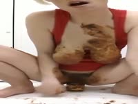 Busty babe knows how to masturbate